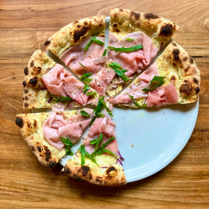 Pizza jambon blanc, comté et oignons