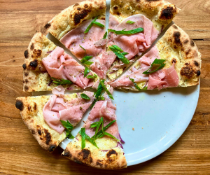 Pizza jambon blanc, comté et oignons